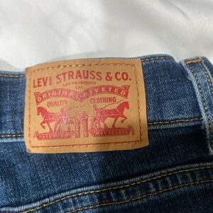 Levi's Classic Blue Denim Jeans with Signature Leather Patch